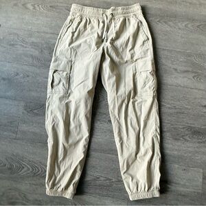 Vuori Women’s Scout Cargo Jogger in Tan